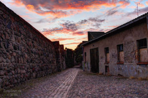 Spaziergang an der Templiner Stadtmauer am Abend