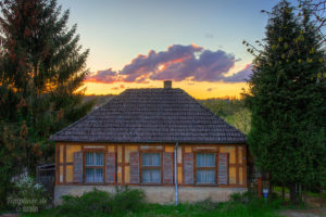 Häuschen in der Bahnhofstraße am Abend