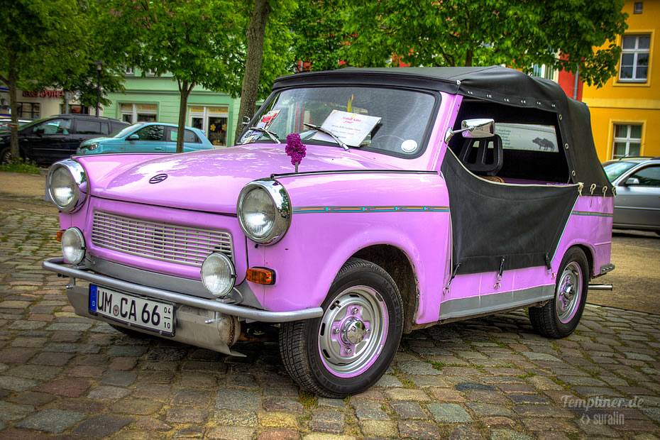 Fliederfarbenes Trabant Cabrio