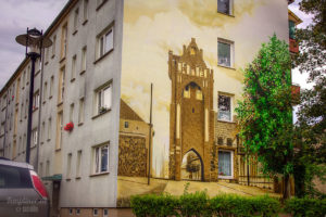 Wandbild am Giebel eines Wohnblocks in der ErnstThälmannstraße