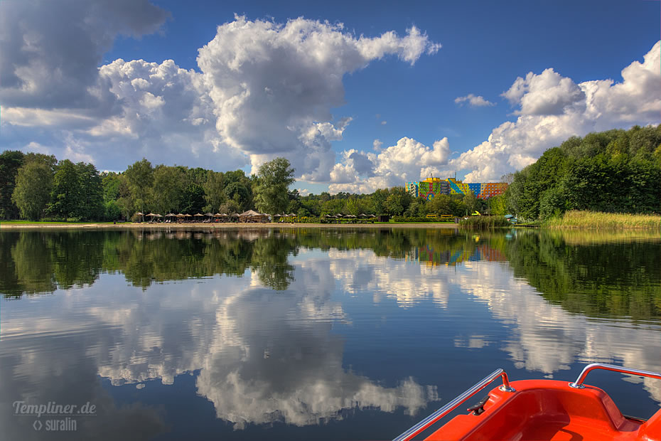 Bootsfahrt auf dem Lübbesee - Blick in Richtung Ahorn Seehotel